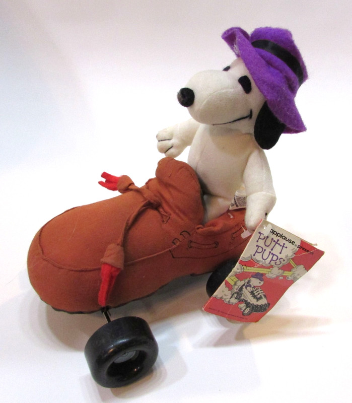 Vintage 1980s Applause Peanuts Snoopy Dog 2 Piece Putt Pups Plush Shoe Race Car