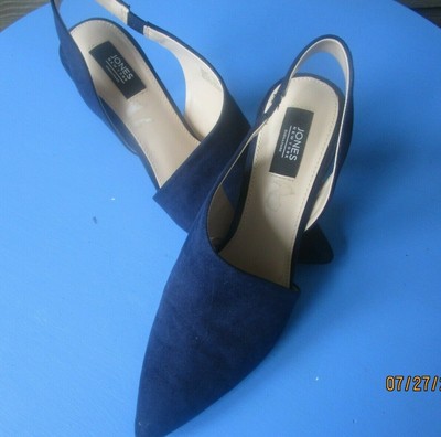 size 2 navy heels