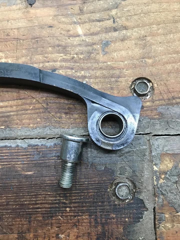 GUÍA TENSOR CADENA LEVA SUZUKI GSXR 750 06-13 GSXR 600 06-13 # 12811-02H00 Foto 2 de 4