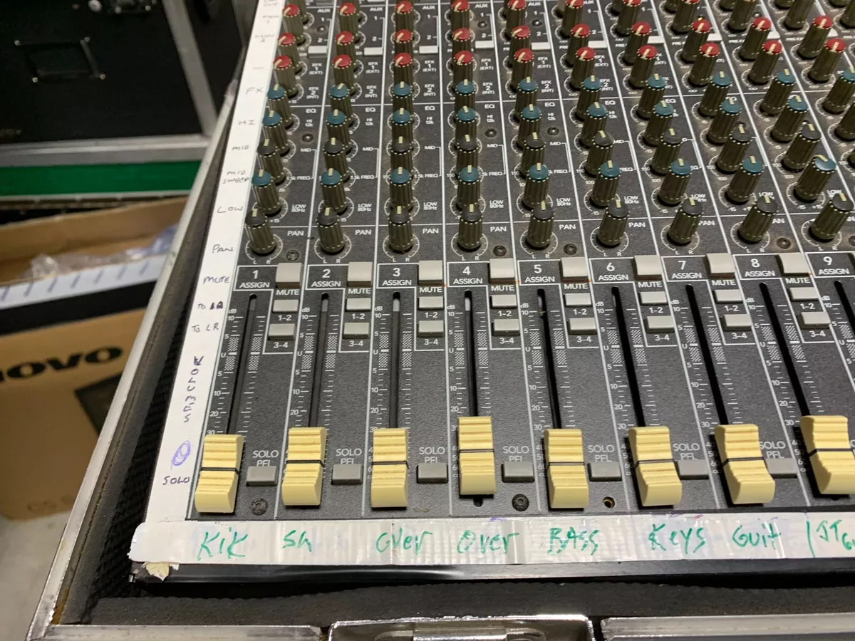 MACKIE CFX16 16-Channel Compact Integrated Live Sound Mixer w/ Hardshell Case