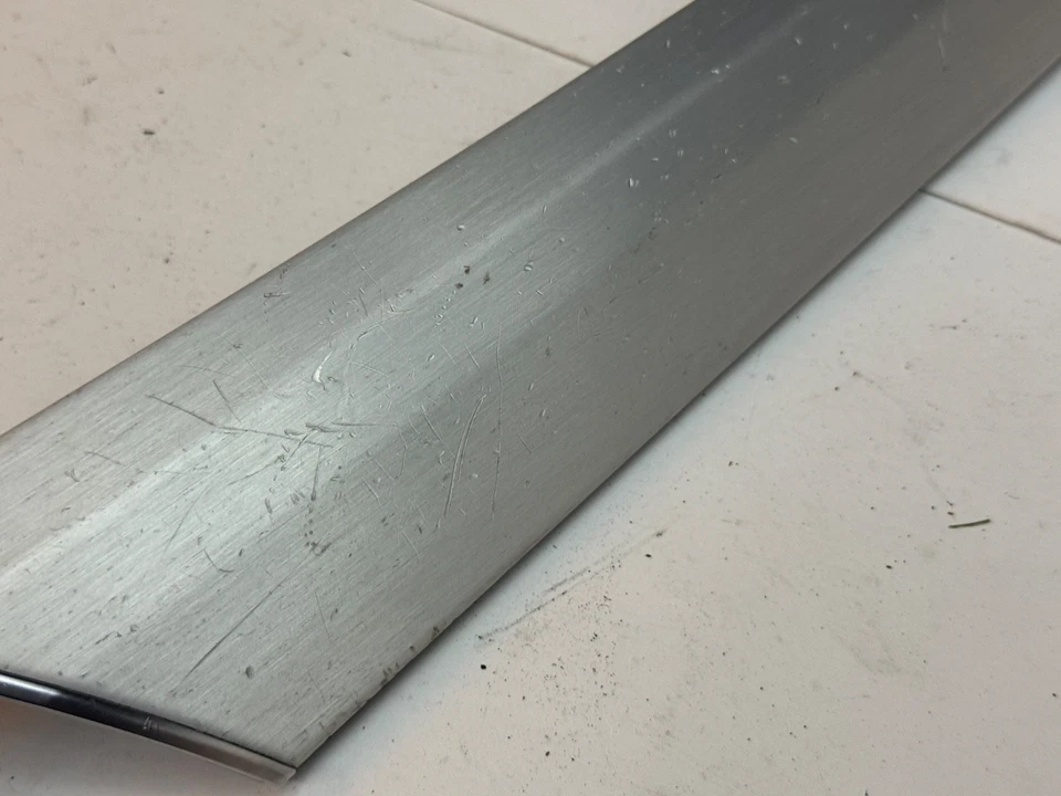 Tira de moldura de inserción de panel de puerta izquierda PHEV 2018-2024 genuino AUDI Q5 SQ5 FABRICANTE DE EQUIPOS ORIGINALES Foto 3 de 4