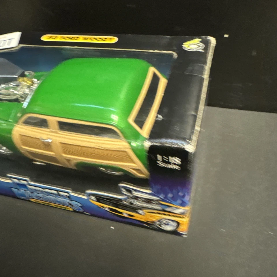 FUNLINE MUSCLE MACHINES 1950 FORD WOODY GREEN 1/18 SCALE NIB - Image 3 of 4