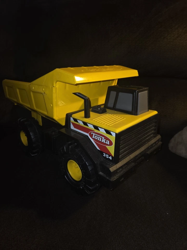 Camión de volteo Tonka Mighty 354 camión de juguete Caterpillar 2012 Hasbro grande Foto 4 de 4