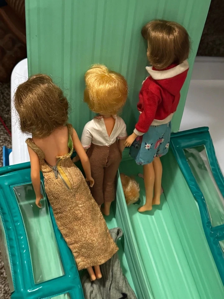 Raro Estuche Vintage Tammy & Friends Lleno de Ropa Ideal para Muñecas, Zapatos, Folletos... Foto 4 de 4