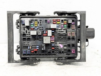 2017   2019 SILVERADO SIERRA ENGINE FUSE BOX RELAY JUNCTION BLOCK 84303177 OEM