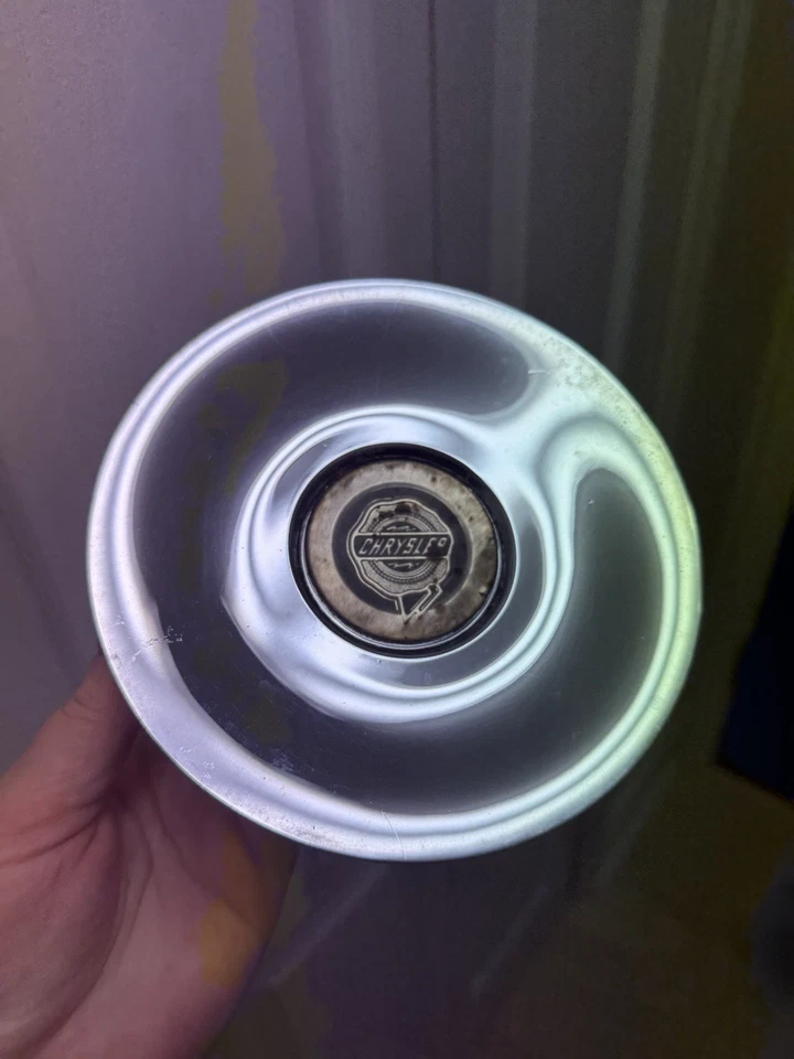 Chrysler Town & Country 2004-2007 OEM rueda cromada tapa central 04743572AA Foto 2 de 4