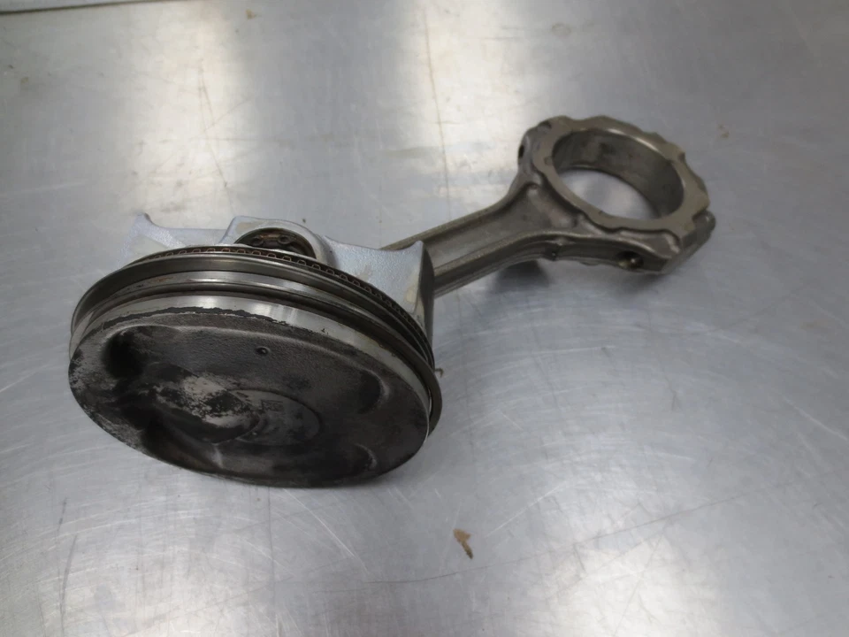 Pistón y varilla derecha estándar de 2014 Infiniti QX80 5,6 Foto 2 de 4