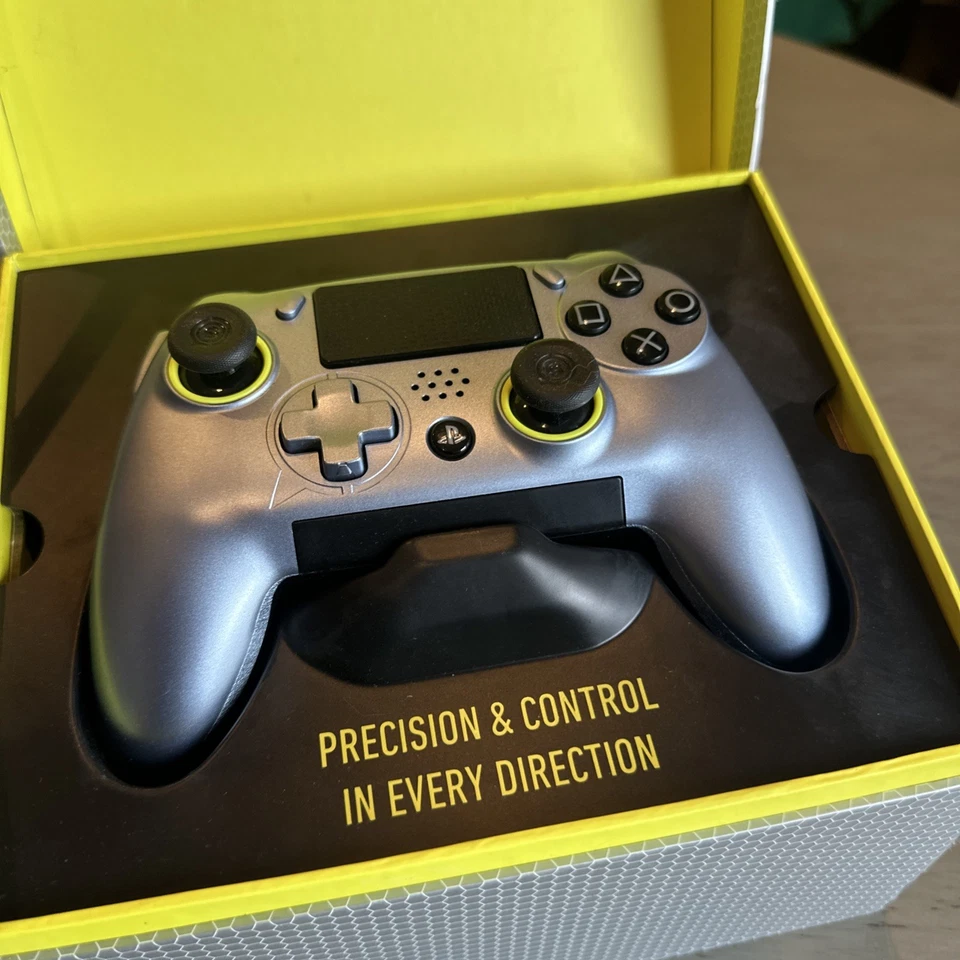 SCUF Vantage Wired/Wireless Controller for Sony PlayStation 4 and PC -Silver New - Image 2 of 2