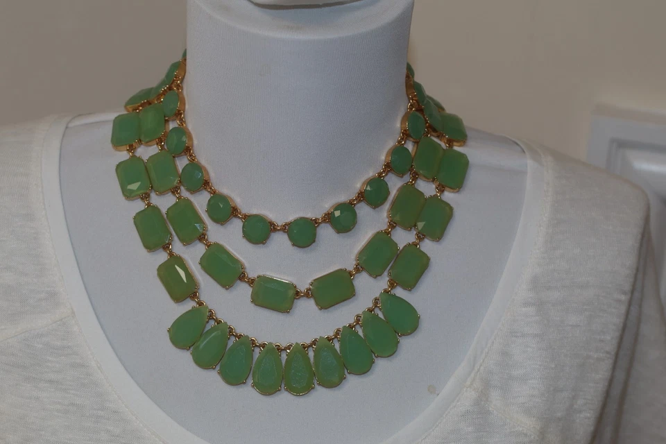 Fab! ¡Audaz! Collar Kate Spade Riviera Gardenm Cabujón Verde Triple Hilo Foto 3 de 4