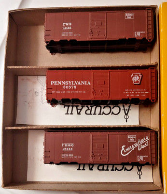 HO Scale Accurail Box Cars  3 Pack   2 burlington and 1 Pennsylvania KITS
