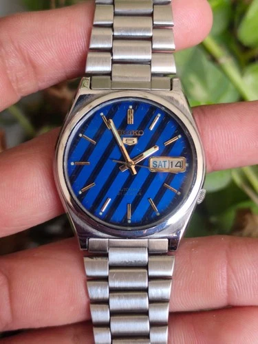 RARE Vintage Seiko 5 Automatic Blue Diagonal Stripe Dial 7019-8180 Wat