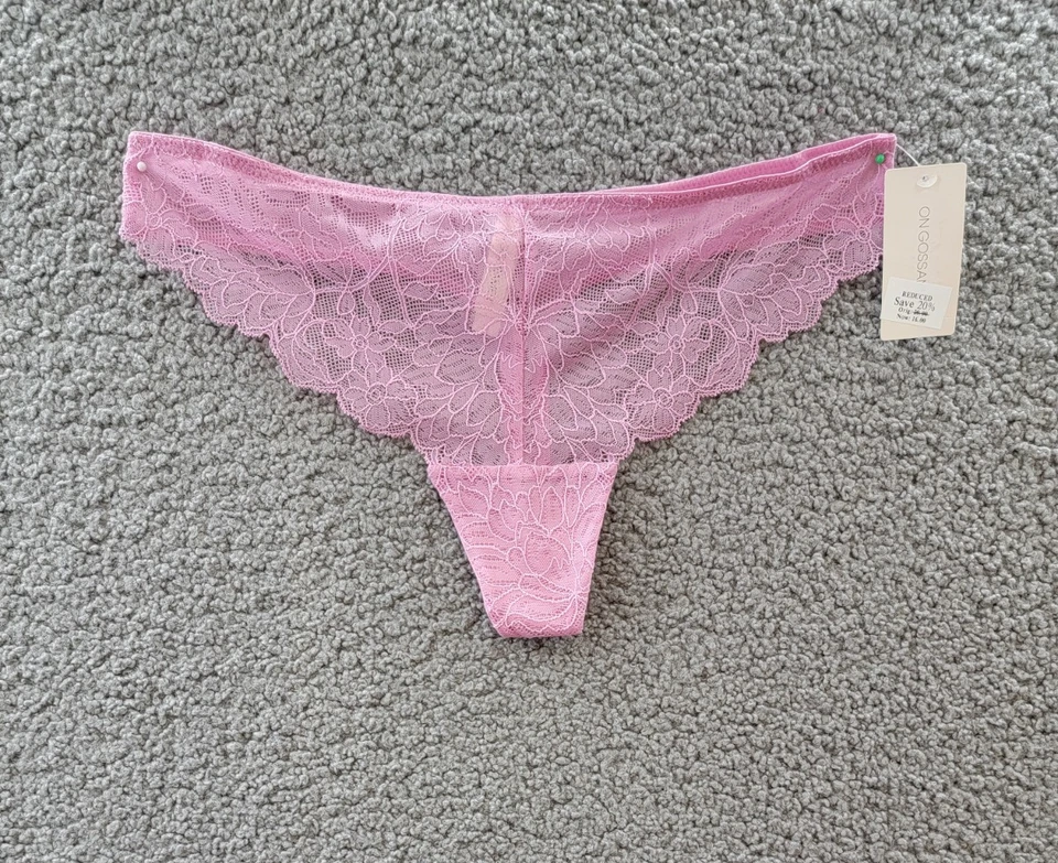 Tanga On Gossamer Luxe de encaje con borde de vieira para mujer mediana rosa baya Foto 2 de 4
