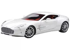 AUTOart 1/18 ASTON MARTIN ONE 77 Morning Frost White Signature Model