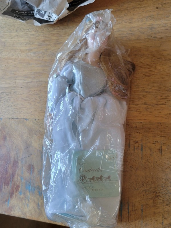 Vintage 1984 Avon Cinderella Porcelain 9” Doll From The Fairy Tale Collection