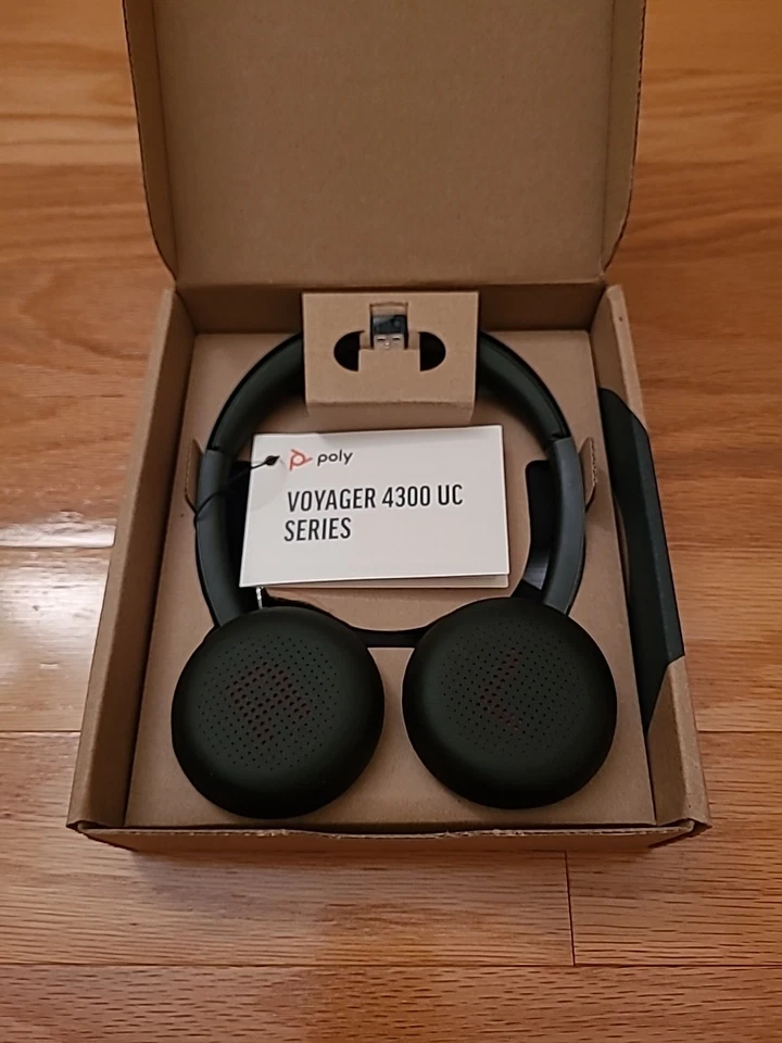 Poly Voyager 4320 Wireless Noise Cancelling Stereo Headset with Mic Bluetooth - Image 2 of 4