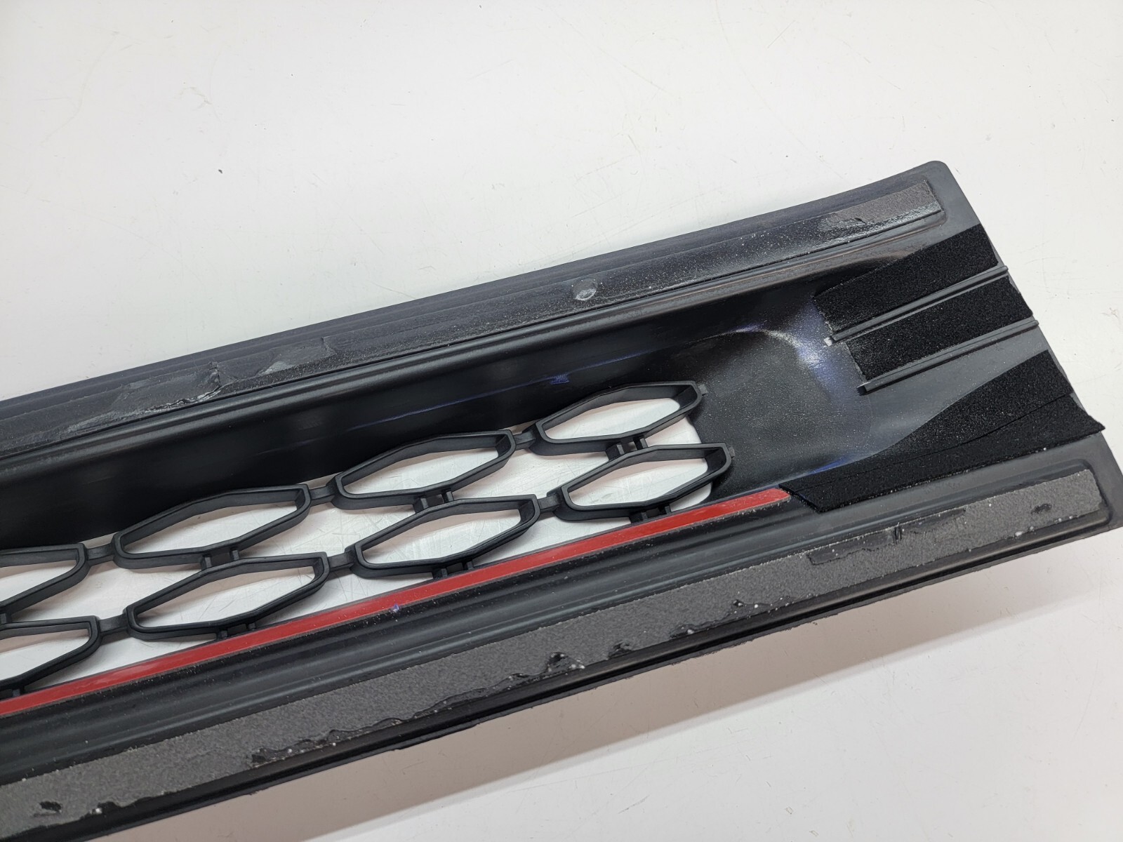 ROLLS ROYCE CULLINAN FRONT RIGHT LOWER BUMPER GRILL OEM 7448906