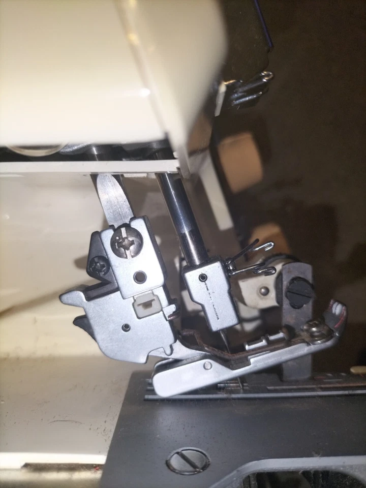 Conjunto de pie prensatelas estándar para máquinas Bernette FunLock Overlock/Serger Foto 3 de 3