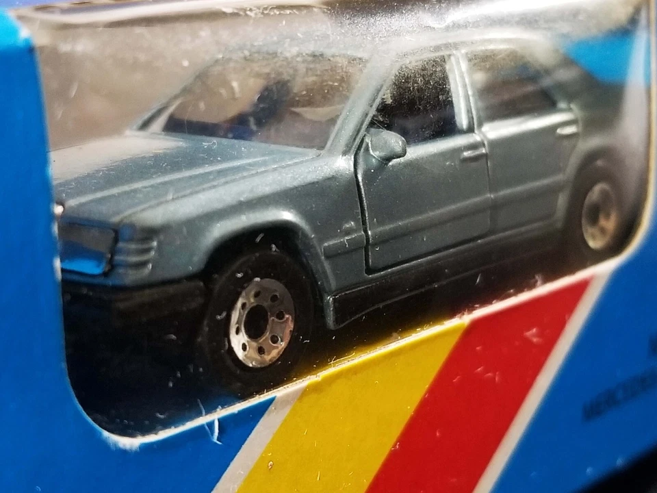 Matchbox Mercedes-Benz 300E / 1987 / No Emblem / Rare Unpunched Blue Box - Image 4 of 4
