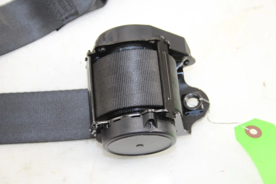 Cinturón de seguridad trasero derecho Volkswagen GTI 2015-2021 OEM FL63 Foto 4 de 4