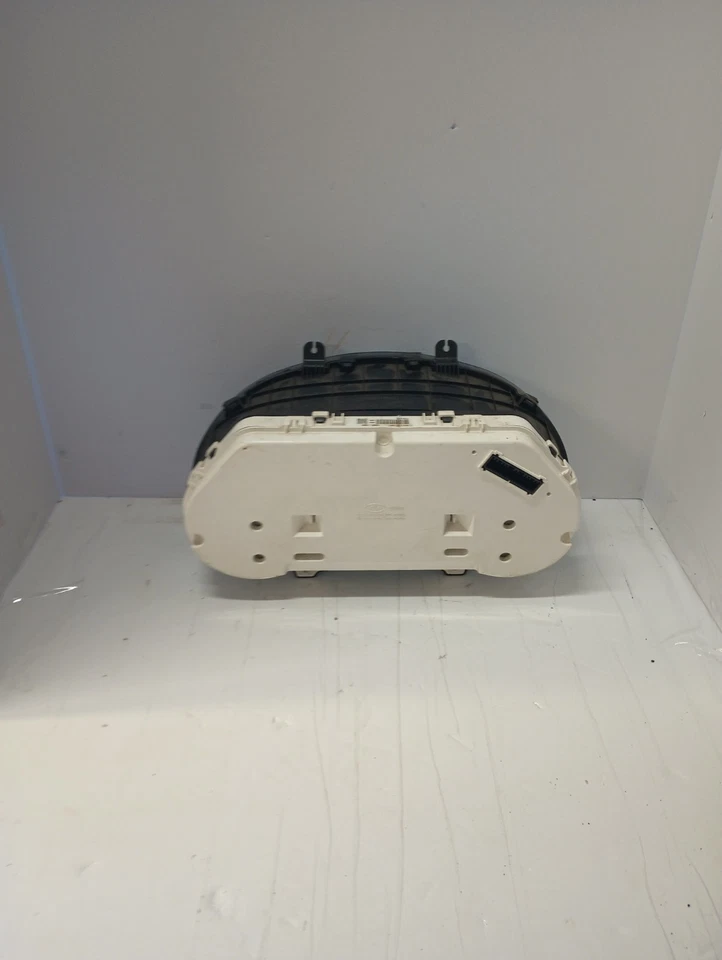 2016-2018 Kia Sorento Speedometer Instrument Cluster Gauges - Image 2 of 4