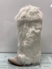 Dingo Women's Snuggles Faux Fur Fashion Boot - Snip Toe SZ 7, Preowned.