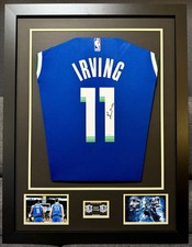 Kyrie Irving signiertes Dallas Mavericks Trikot / NBA / Frame / JSA