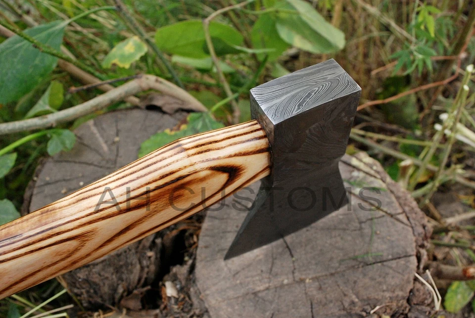 HACHA DE ACERO DAMASCO FORJADA A MANO PERSONALIZADA CON MANGO DE MADERA DE FRESNO AH- 2051 Foto 3 de 4