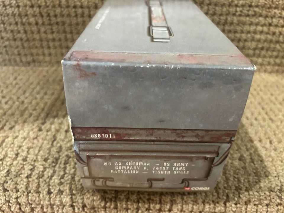 Corgi 1:50 U.S. M4A3 Sherman, DD Version, 741st Tank Bn, D-Day, No US51011 - Image 4 of 4