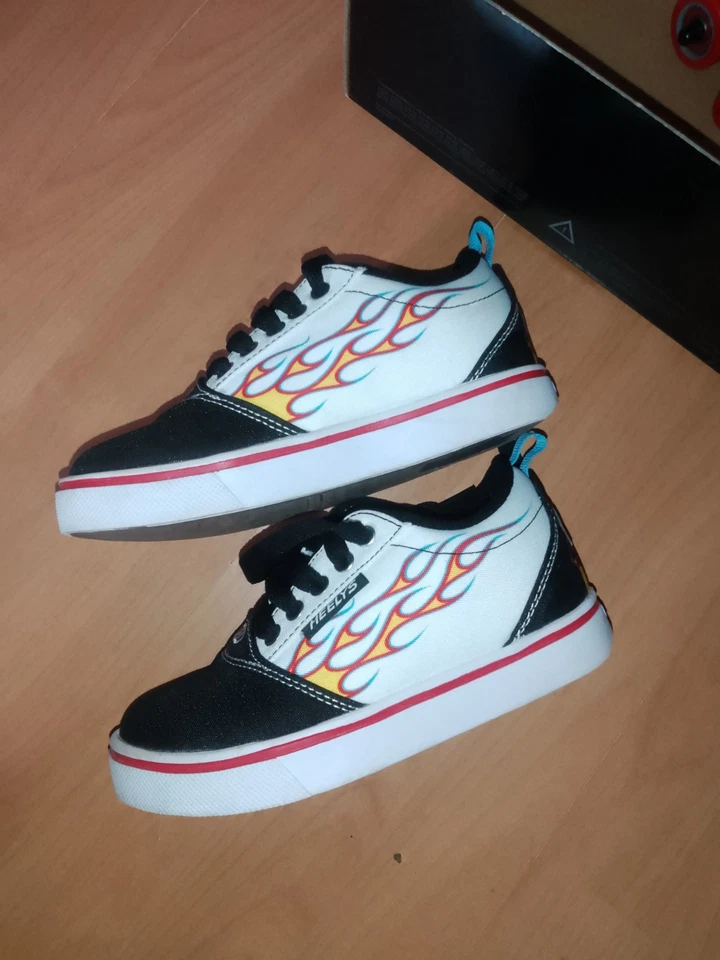 Heelys The Original Wheeled Shoes Trainers UK Size 12 EU31 flame design  Boxed - Image 4 of 4