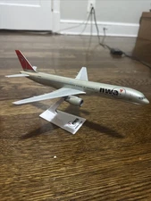 Flight Miniatures Northwest Airlines Boeing 757-200 Desk 1/200 Model Airplane
