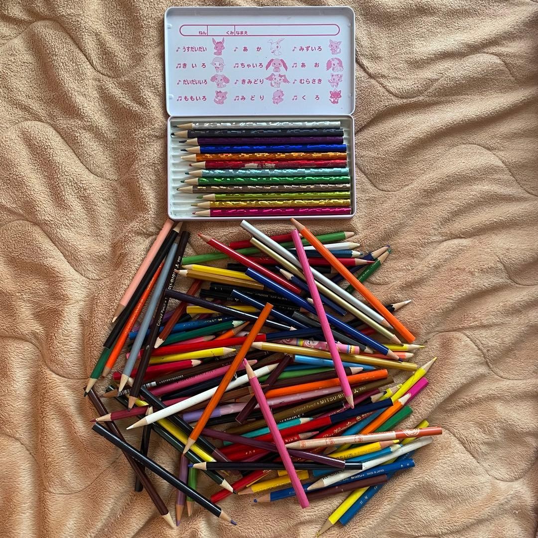 Approximately 118 colored pencils #a64825