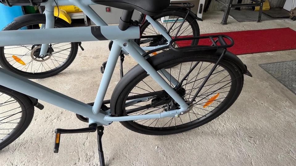 Zwei E-Bikes Van Moof S3 und X3 hellblau - Bild 3 von 4