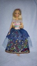 Barbie Kleid Puppen Glitzer Royals Noten Musik Königin Prinzessin Ballkleid K23