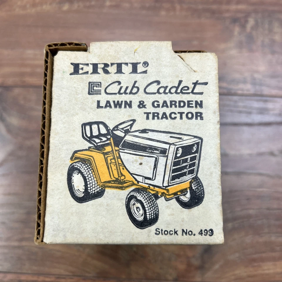 Ertl 1:16 Cub Cadet Model # 499-10CA 1982 Limited Edition Tractor 682 New In Box - Image 4 of 4