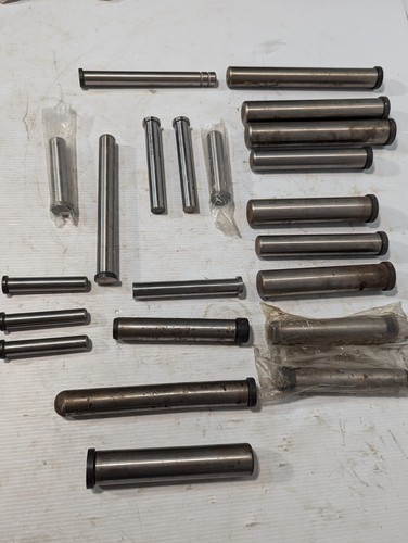 Lot of 22 large straight leader pins: DME, DMS as pictured