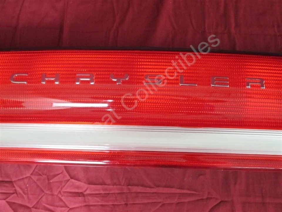 Panel reflector trasero tapa maletero Chrysler Concorde 1993-1997 nuevo de lote original Chrysler Concorde Foto 2 de 4