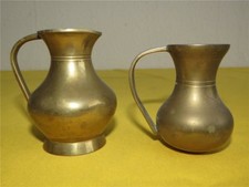 2 x Alt Messing Vase Krug Kelch Handarbeit H&ouml;he 7,2 / 6,3 cm Kr&uuml;ge Vasen