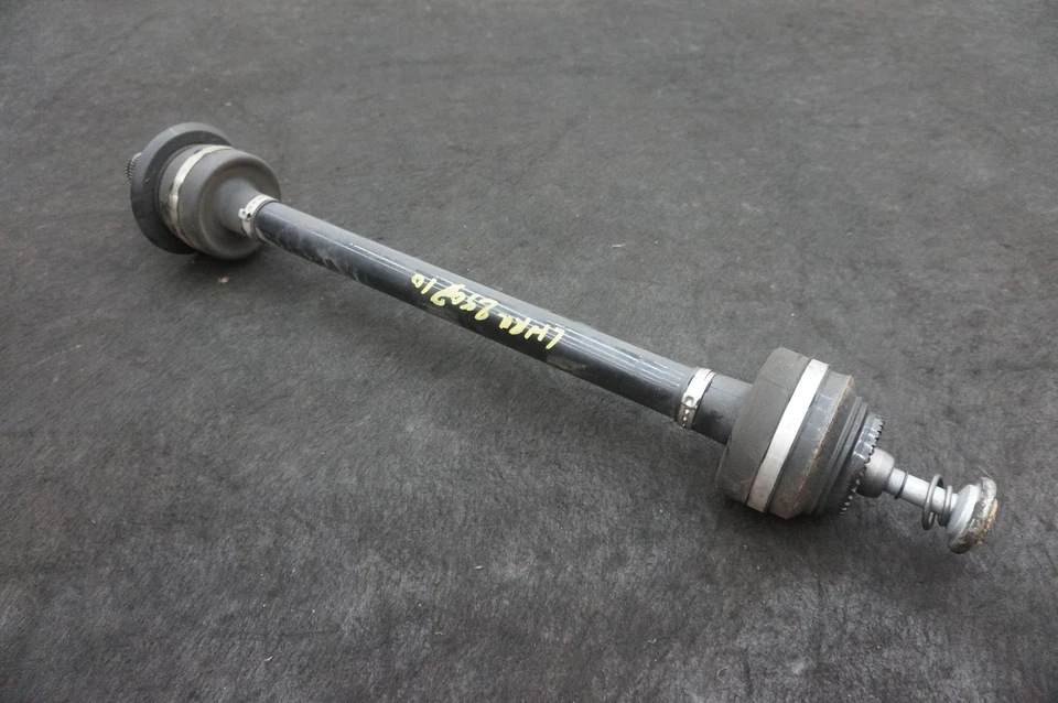 Eje trasero izquierdo lado conductor CV OEM 33208689575 BMW M550I xDrive G30 2020-23 Foto 2 de 4