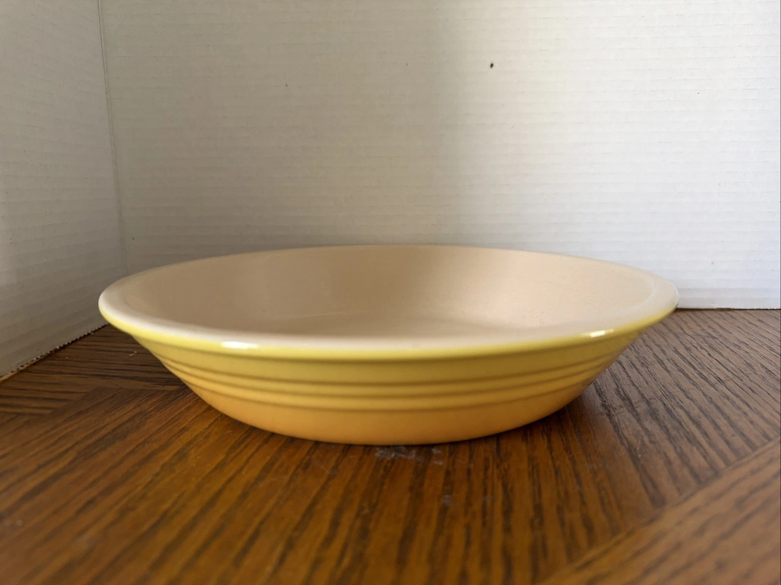 Le Creuset #0602 10” Stoneware Pie Plate /Baking Dish Yellow