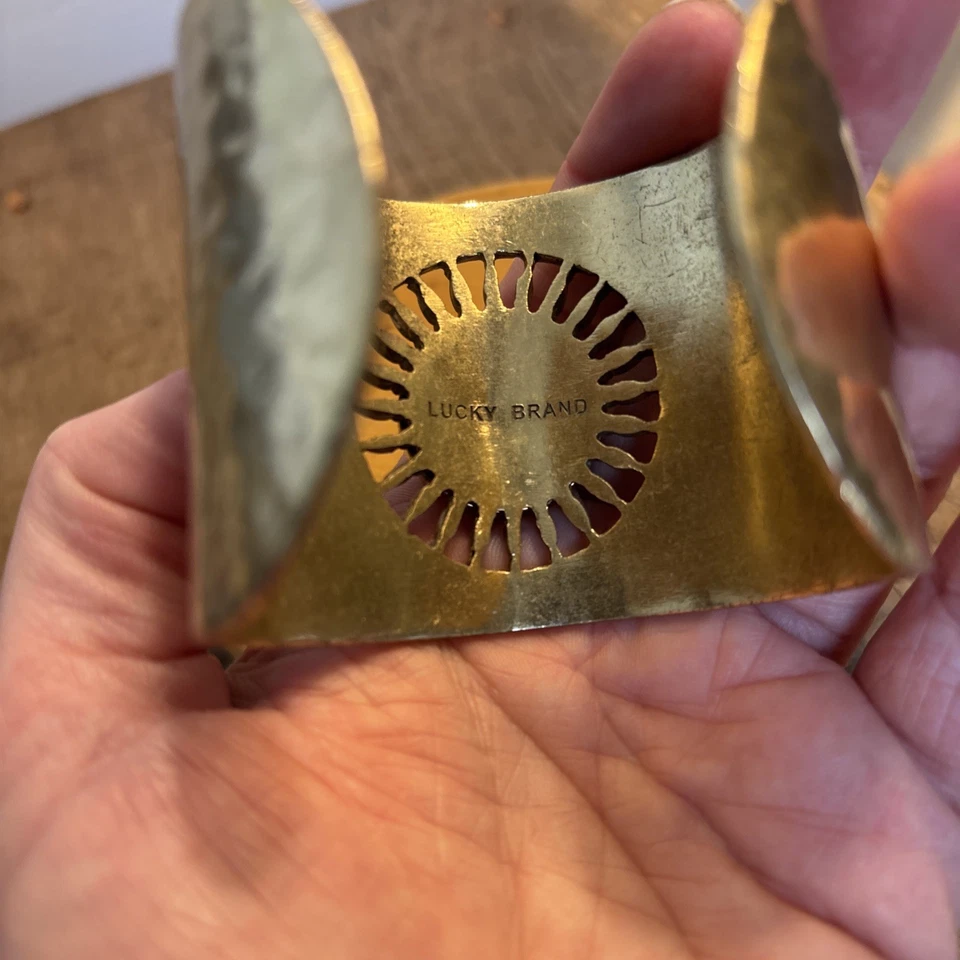 "Brazalete brazalete ancho 2"" dorado marca Lucky tono dorado" Foto 4 de 4