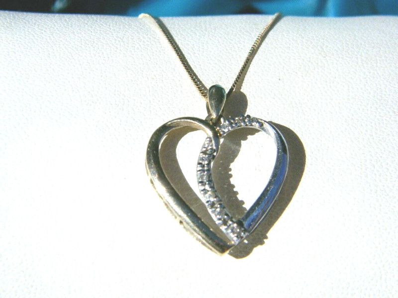 10K Gold Diamond Heart Pendant Necklace