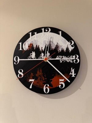 Stranger Things inspirierte Wanduhr - strukturierter 3D-Druck