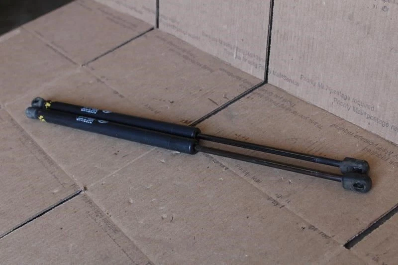 2005 2006 2007 2008 2009 HYUNDAI TUCSON HATCH TRUNK LID STRUTS SHOCKS PAIR - Image 2 of 4