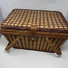 Picnic Basket Set for 4 Persons, Handmade Woodchip Basket