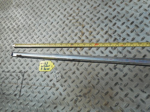 Mercedes Benz W123 station wagon touring Right rear quarter below window trim - Imagen 6 de 9