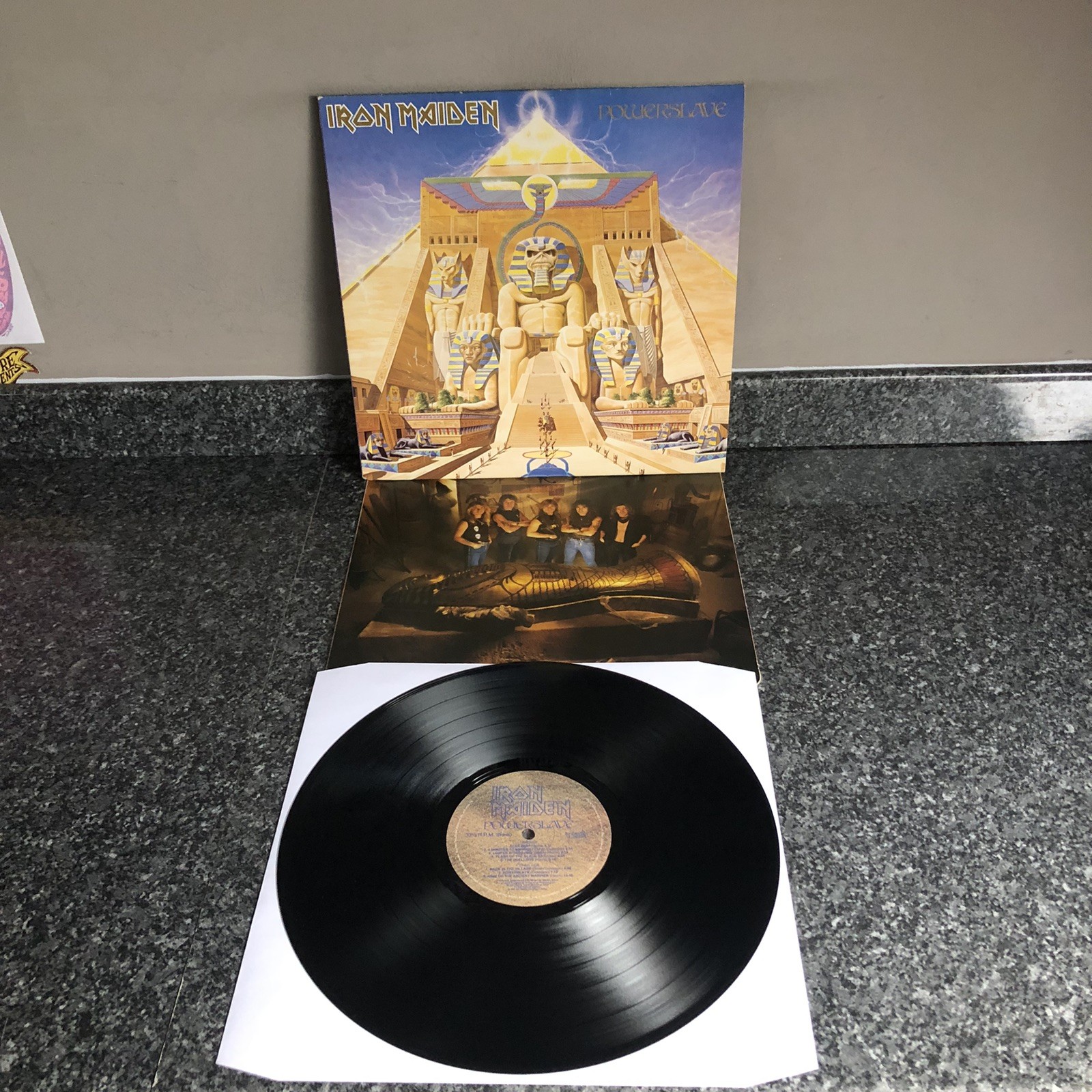 LP VINYL IRON MAIDEN ALBUM POWERSLAVE EMI EJ2402001 UK 1ST PRESS 1984 EX+/EX+