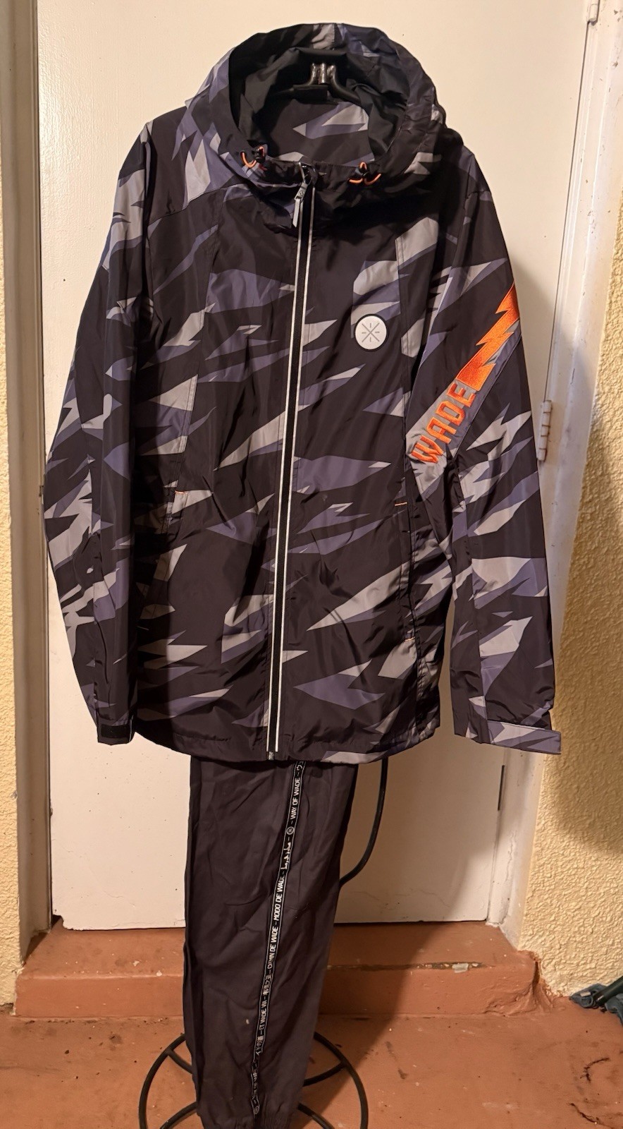 Picture 2 of 11