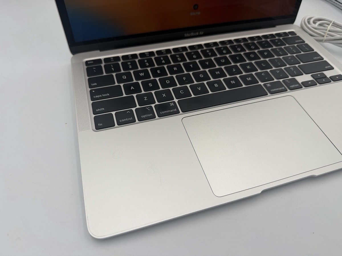 Apple MacBook Air 13 in 2020 Silver/Intel Core i5 1.1 GHz, 256 GB