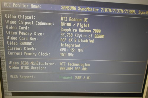 ATI Radeon 7000 32 MB AGP VGA DVI s-video Graphics Card green - Picture 2 of 5