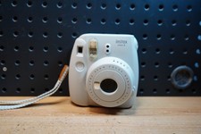 L Fujifilm Instax Mini 9 Instant Film Camera Smokey White w/ Strap